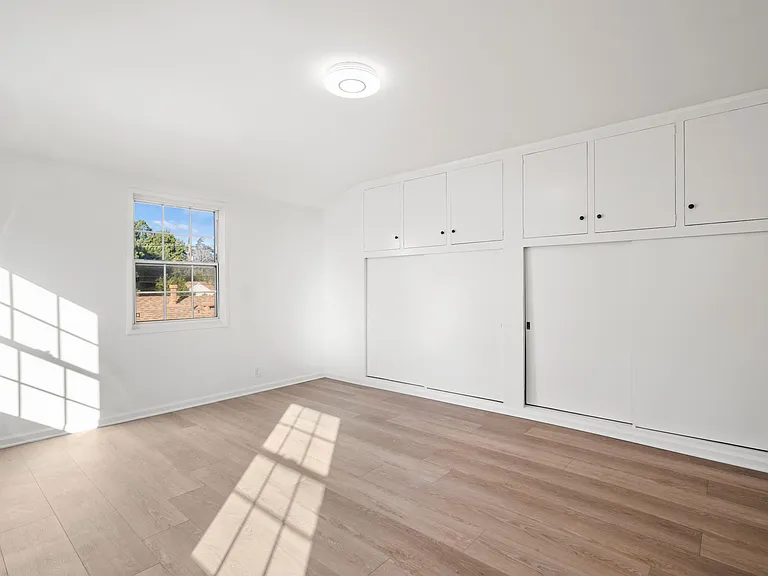4920 Cahuenga Blvd — Photo 10
