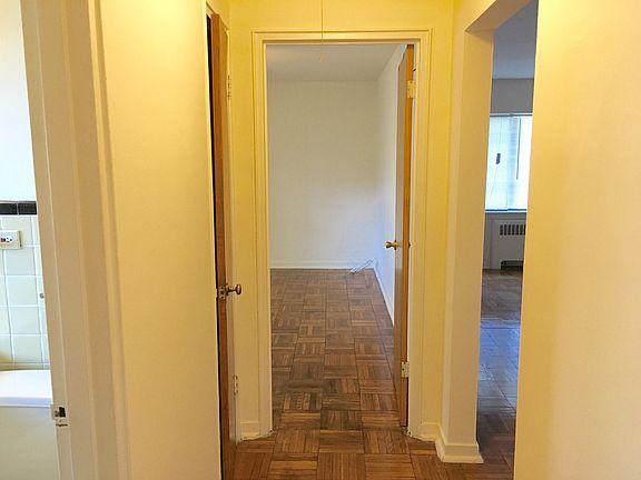 5th image of 630 Mulford St APT 1