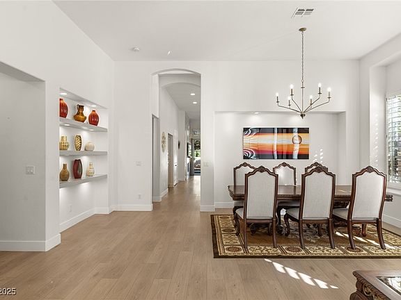 4th image of 2032 Scarlet Rose Dr