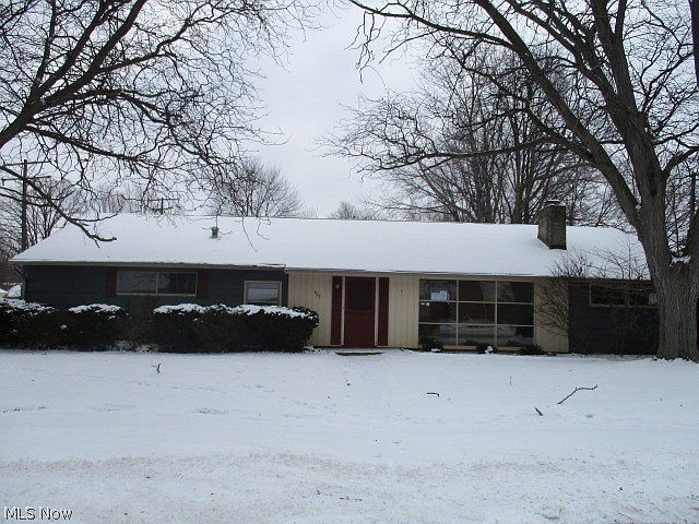 1st image of 465 Woodmere Dr