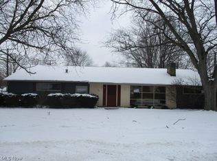 465 Woodmere Dr, Berea, OH 44017