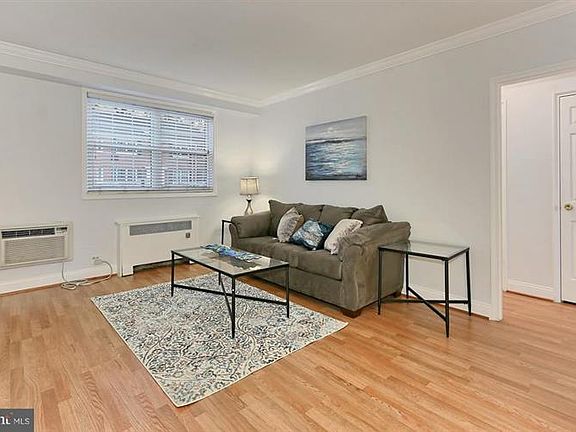 5th image of 208 N Trenton St APT 1