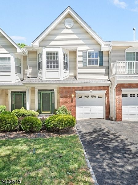 1st image of 28 Kensington Dr