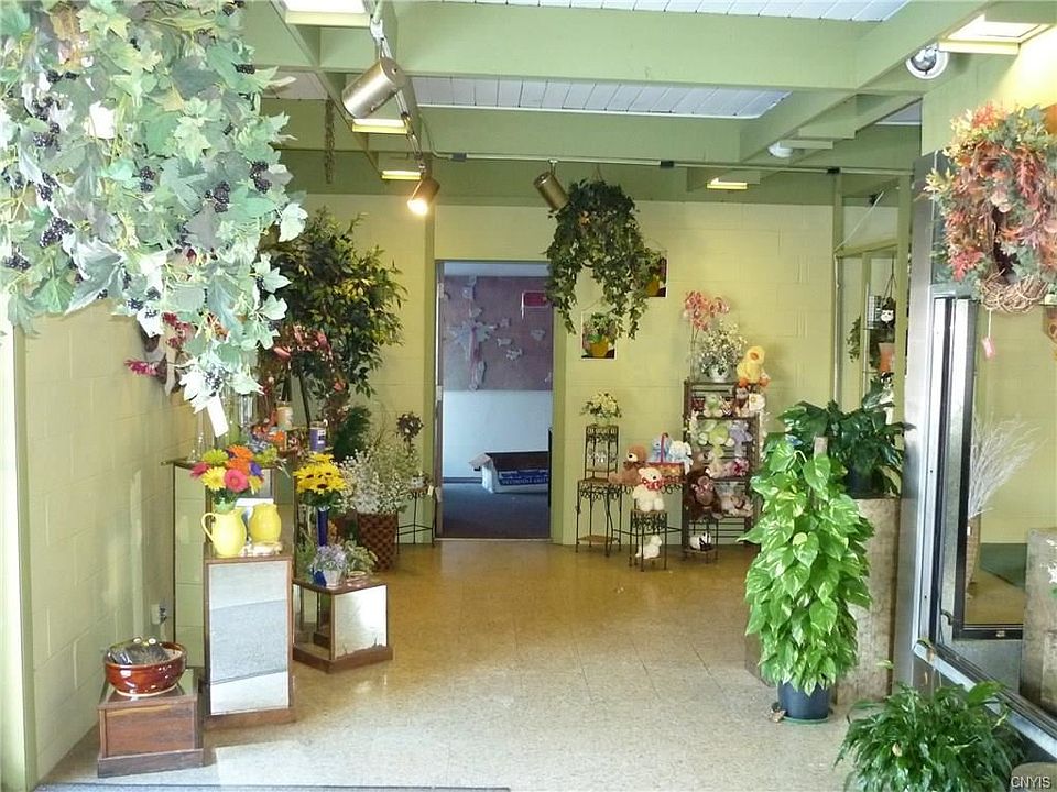 2nd image of 217 Helen St