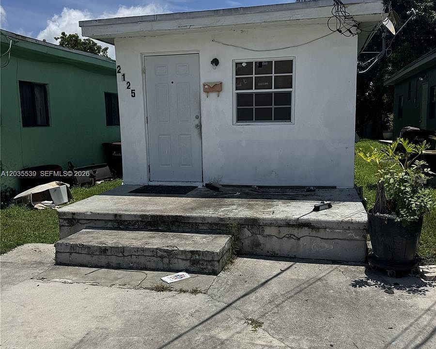 1st image of 2125 W 5th Ave