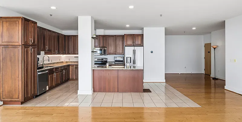 3 bed, 3.0 bath, 2104 sqft, $4,495 — Photo 4