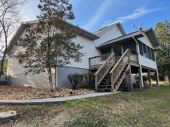 4th image of 935 Weaver Hill Dr