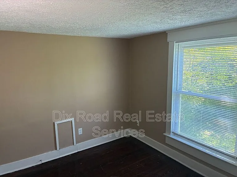 2240 Lakeview Ave — Photo 13