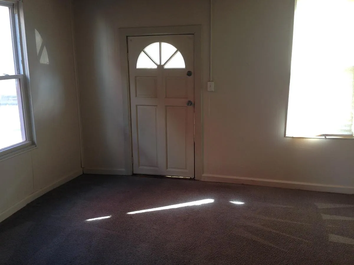 3 bed, 1.5 bath, 1100 sqft, $1,295 — Photo 2