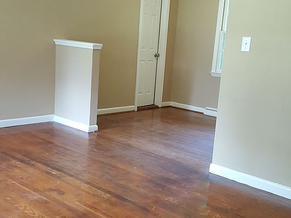 4th image of 2521 Merryoaks Ave