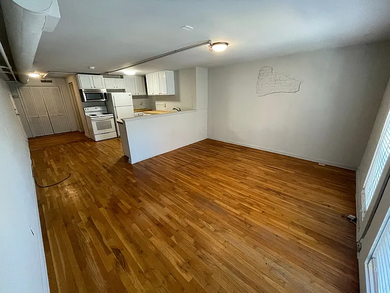 Welcome to 400 East Clayton Street! — Photo 7