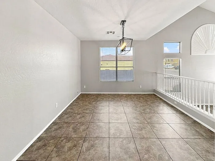 2181 E Westchester Dr — Photo 10