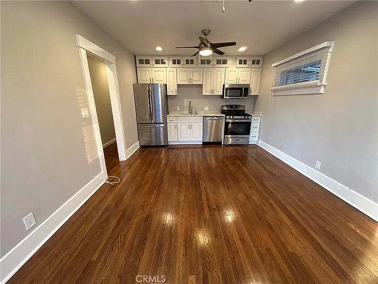 633 W Maple Ave — Photo 8