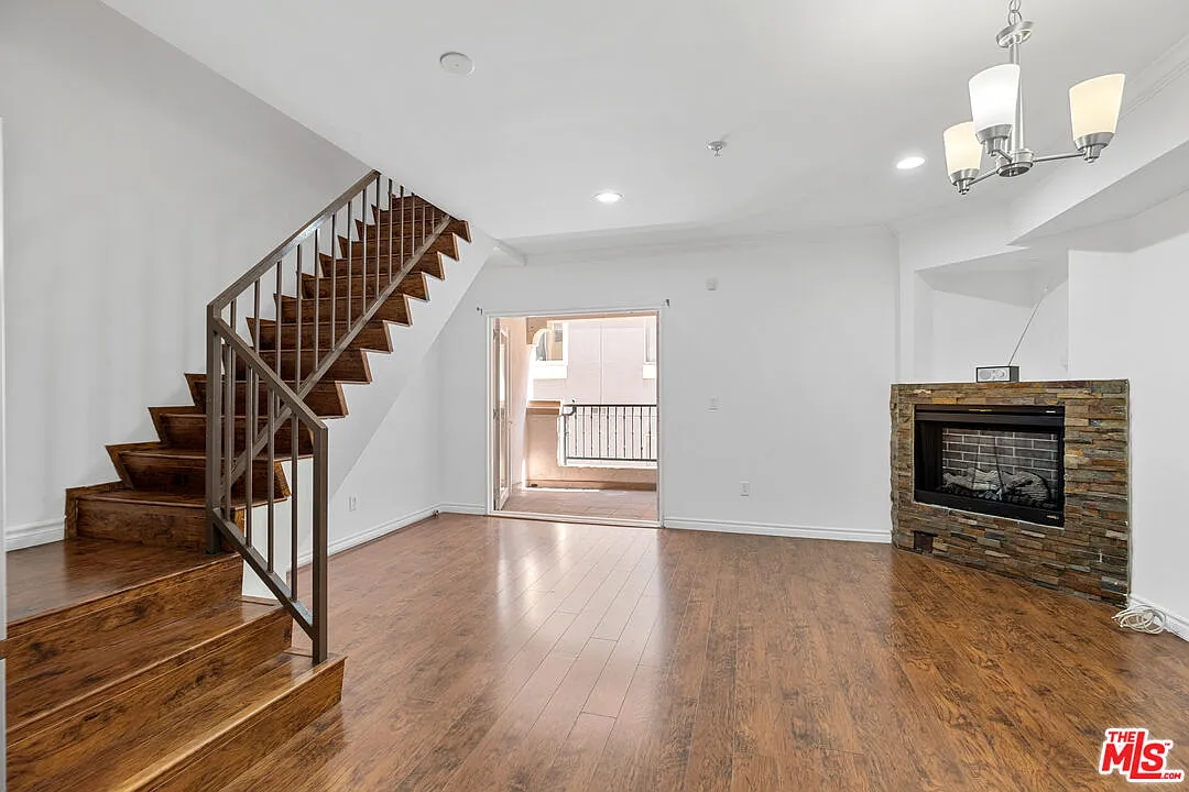 Building Photo - 5633 Carlton Way #203