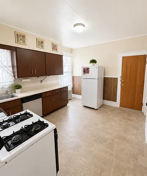 425 Highland Ave #2 — Photo 3