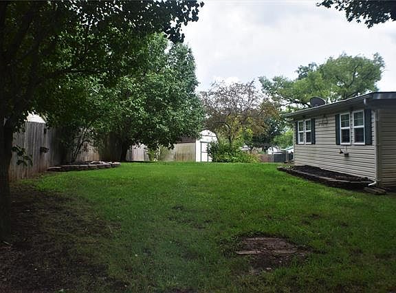 5th image of 903 Pine St
