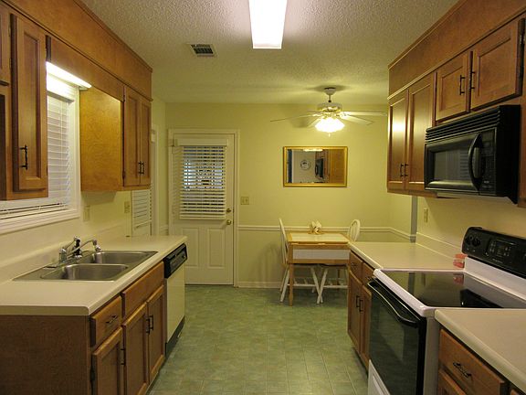 Kitchen with breakfast nook