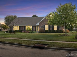 1270 Candlelite Ln, Fairborn, OH 45324