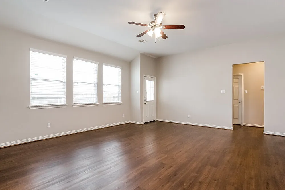 4 bed, 2.5 bath, 1708 sqft, $1,835 — Photo 2