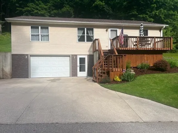 932 Garnavillo Ave, Mc Gregor, IA 52157