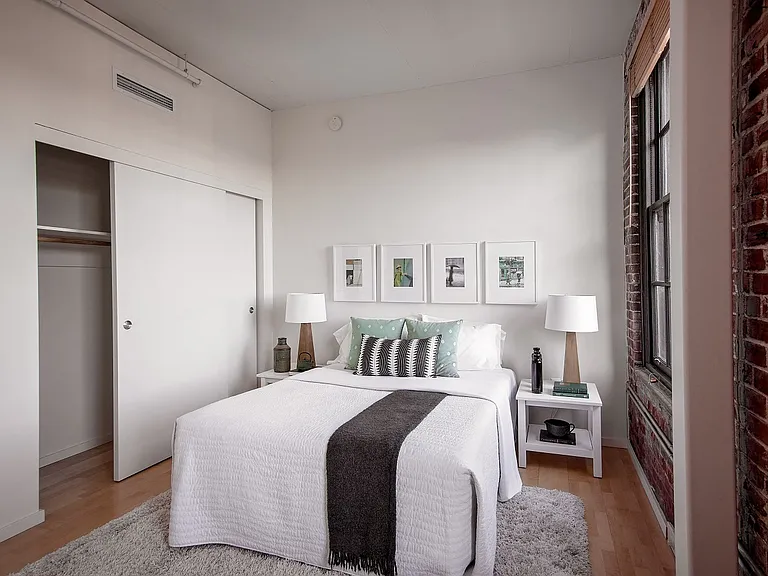Portland, OR Crane Flats and Lofts bedroom