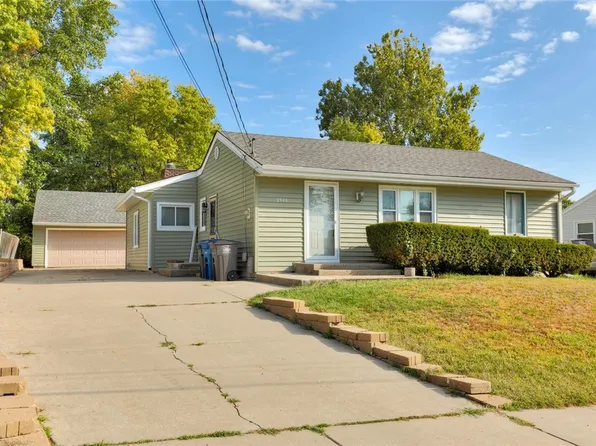2946 E Seneca Ave, Des Moines, IA 50317