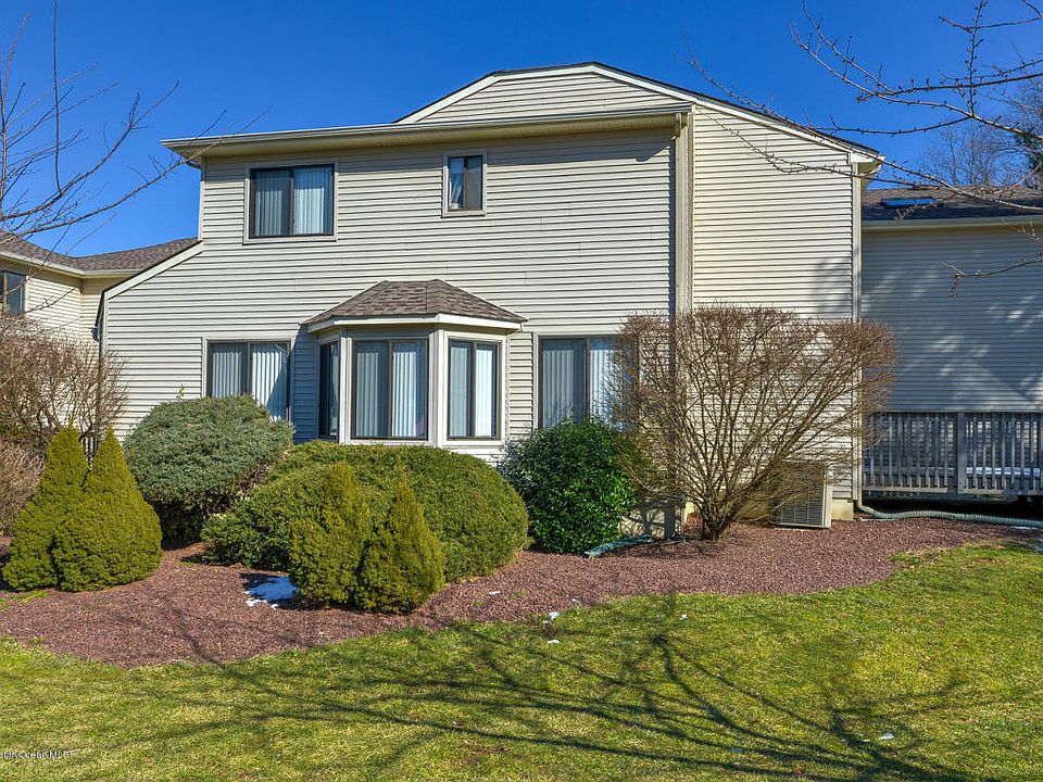 1st image of 18 Clavendon Ct #15A