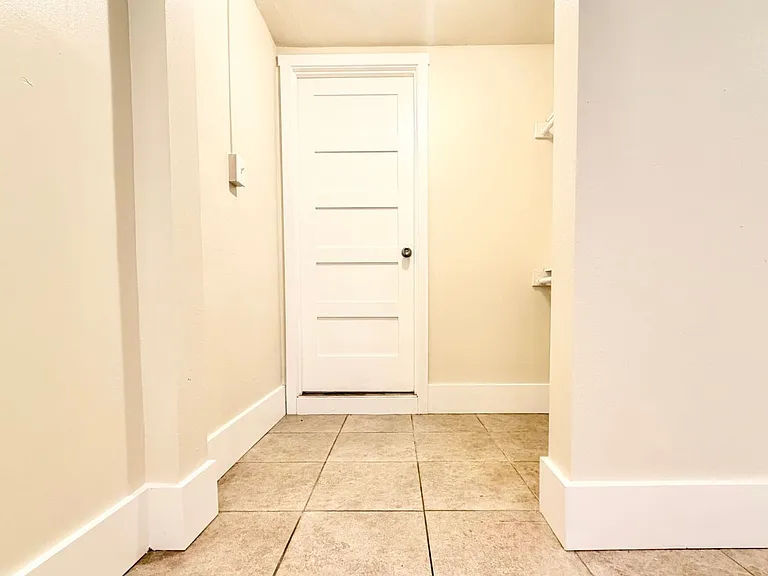 R0180 - Pettygrove Apartments — Photo 5