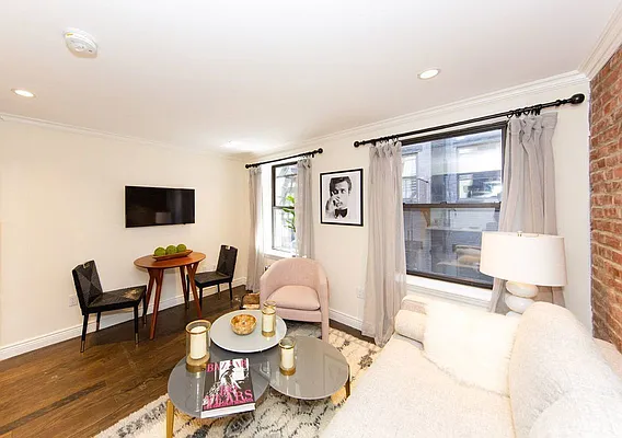 Rented by R New York | media 7