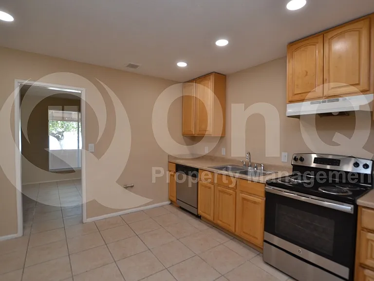 8118 N 29th Ave — Photo 2
