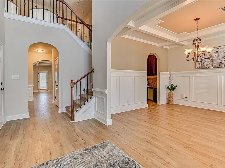 406 Saterlee Ct — Photo 6