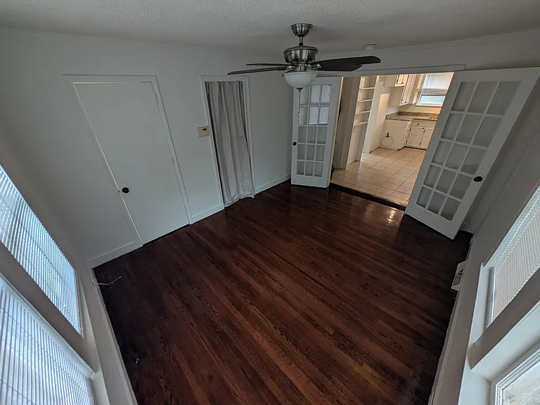 1215 Clarendon St — Photo 22