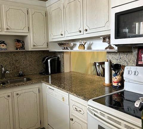 4th image of 2770 S Garden Drive #212