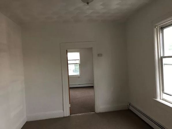 635 Fall River Ave APT 3A