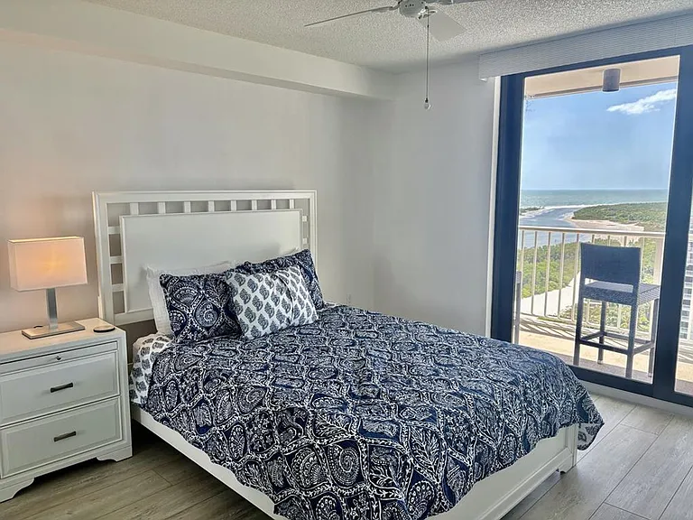 320 Seaview Ct #1710 — Photo 11