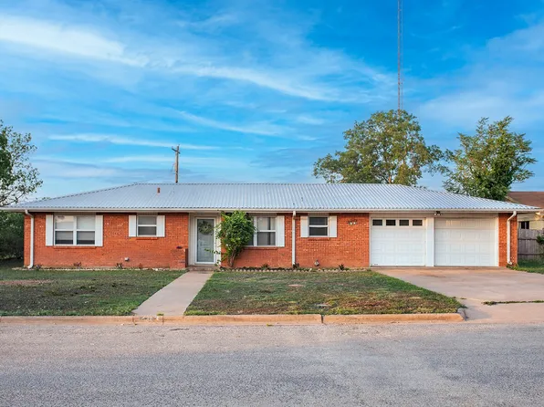 403 W China St, Brady, TX 76825