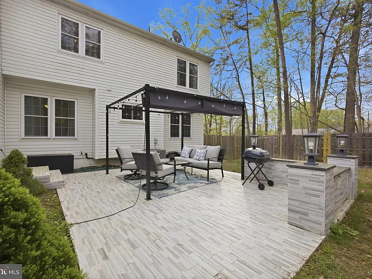 8664 Pohick Forest Ct — Photo 38