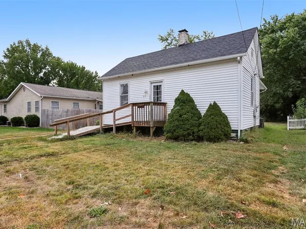 308 Benton St, Mount Olive, IL 62069