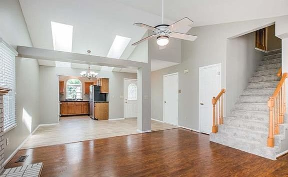 4th image of 477 Seton Hall Ct