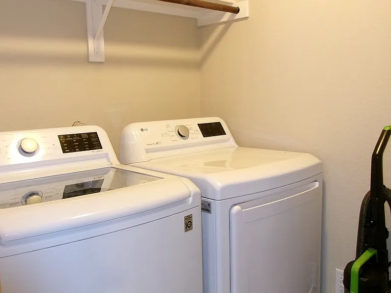 5727 Mountain Hollow Dr — Photo 19