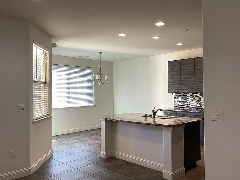 814 S Bliss Ave — Photo 3