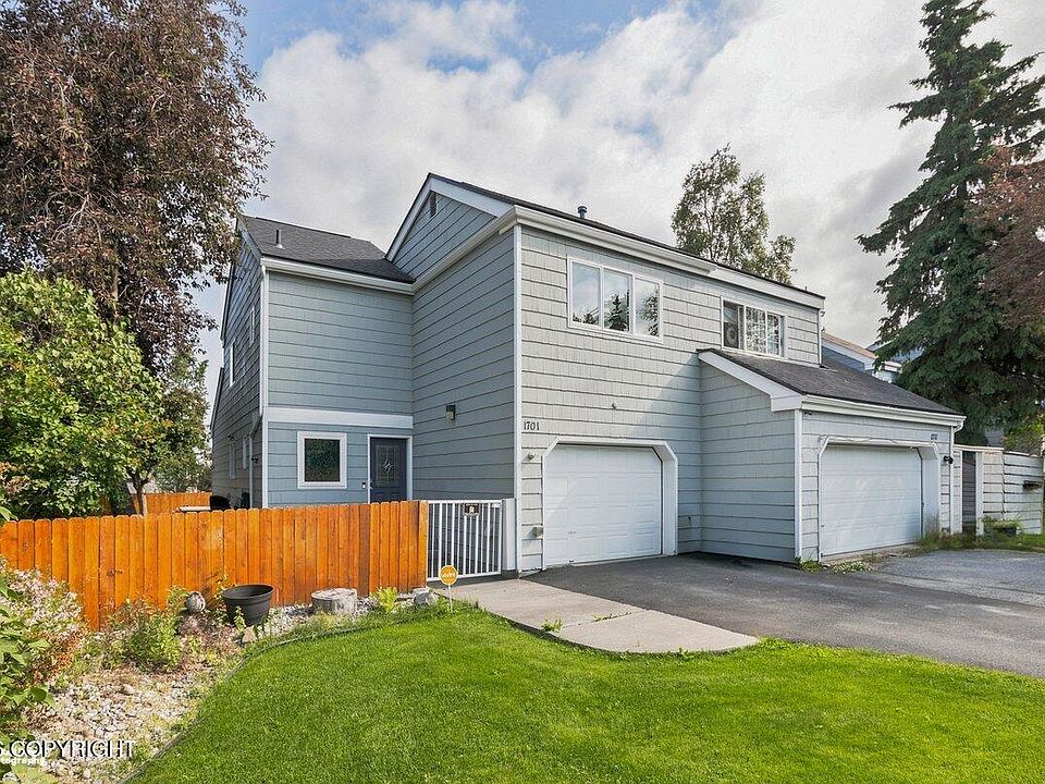 1st image of 1701 Commodore Dr
