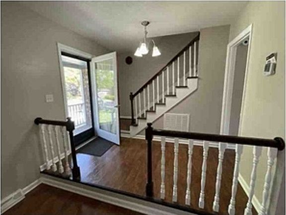 5th image of 109 Essex Ave