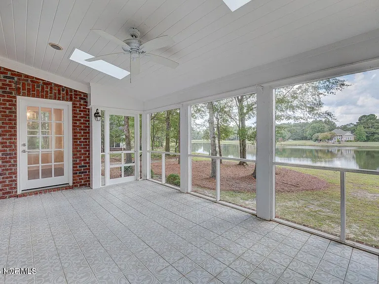 140 River Woods Dr — Photo 12