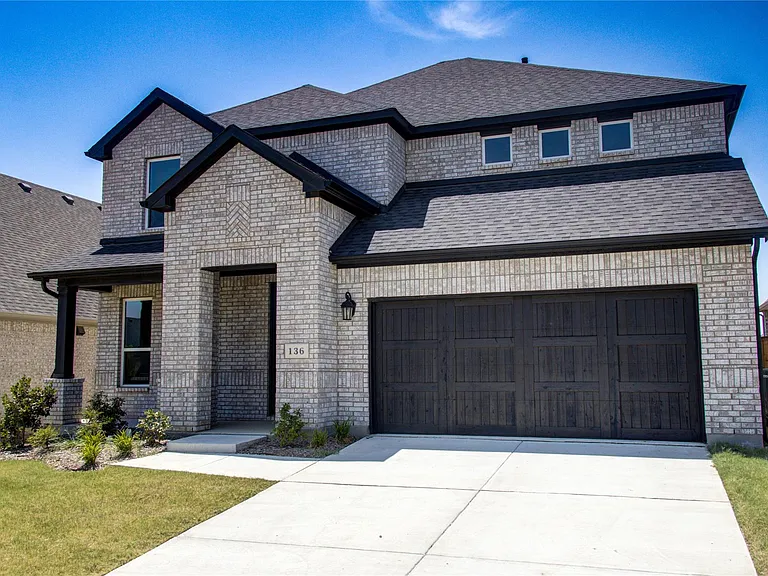 136 Glenwood Dr — Photo 3