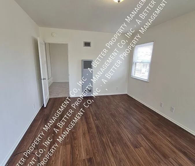 4547 E 14th St — Photo 2