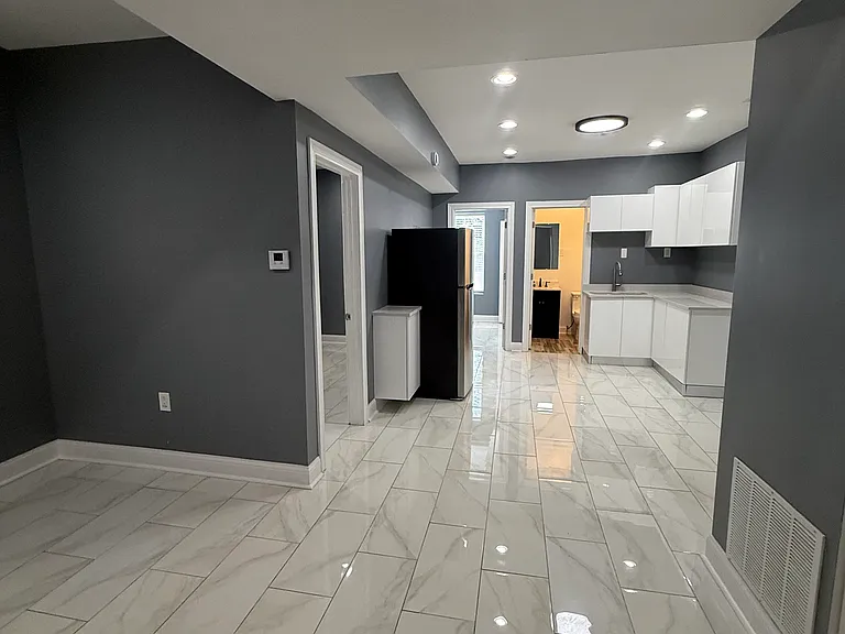 6335 S Elizabeth St — Photo 4