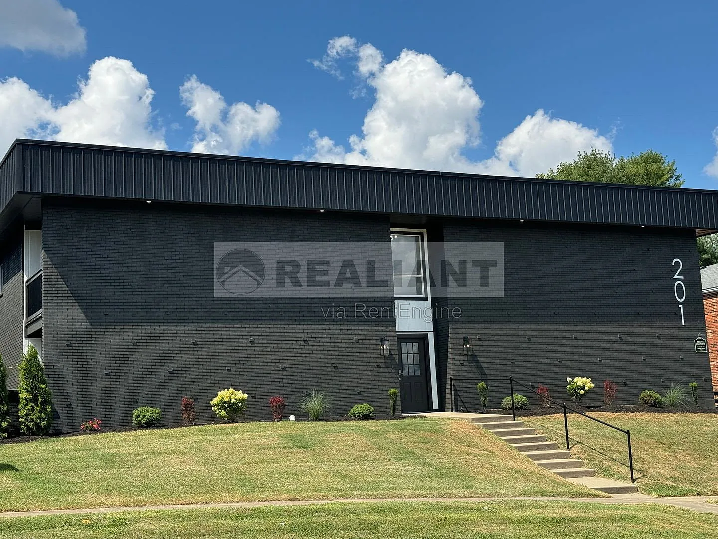 2 bed, 1.0 bath, 950 sqft, $995 — Photo 2