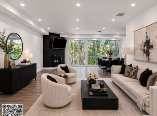 441 N Oakhurst Dr APT 304, Beverly Hills, CA 90210