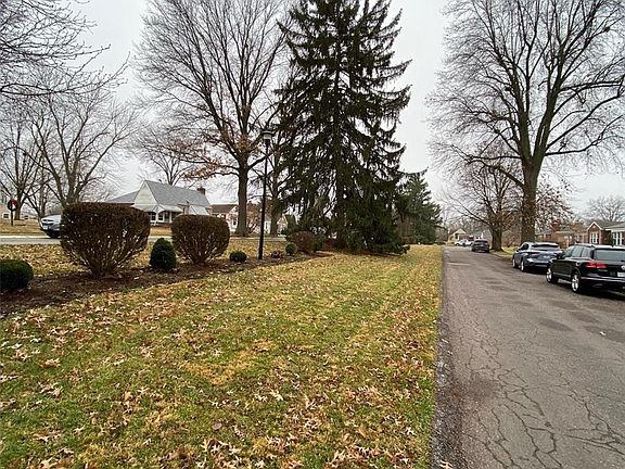 5th image of 313 Landor Ct